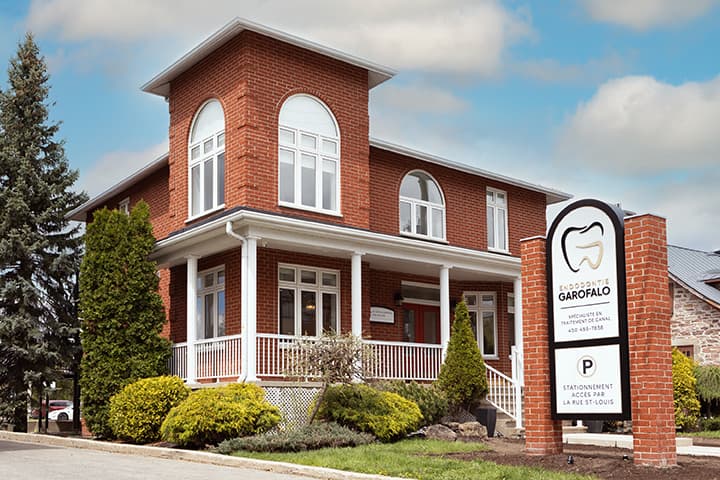 Exterior street view of the Endodontie Garofalo clinic building