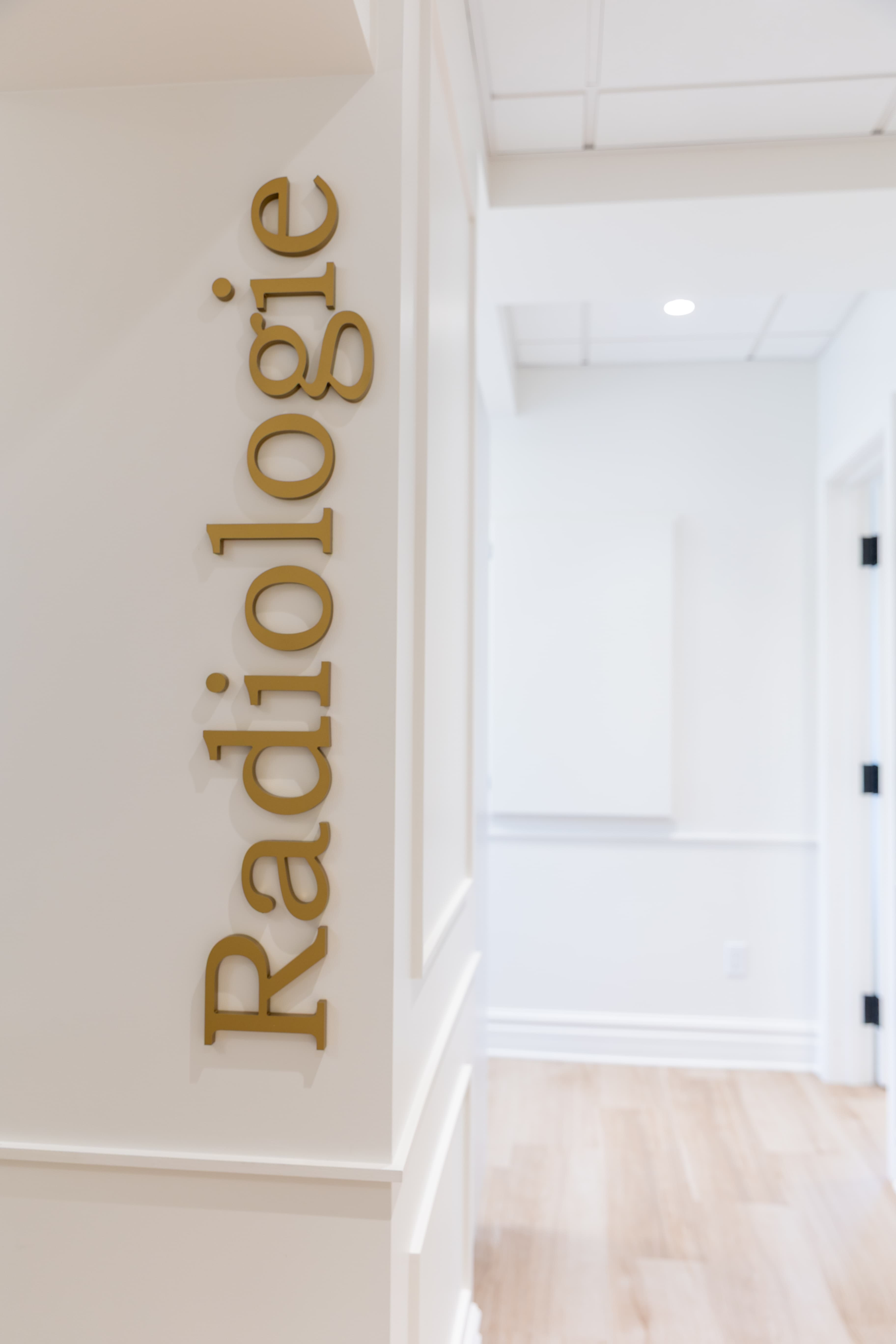 Radiology suite signage at Endodontie Garofalo for advanced imaging consultations