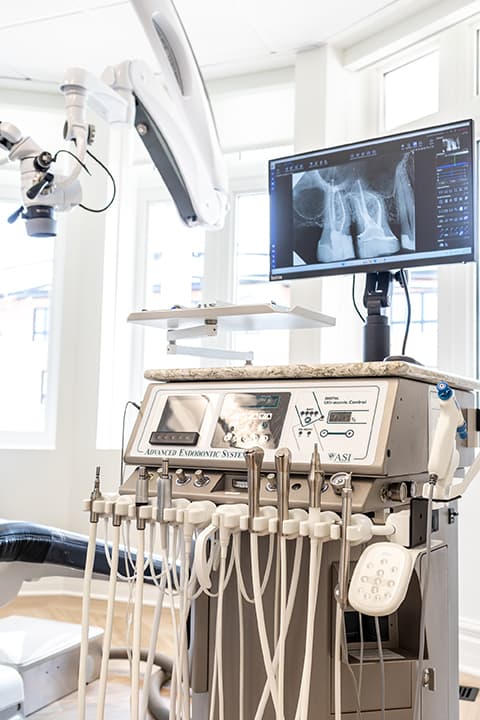 Surgical operating microscope for precision endodontic treatment