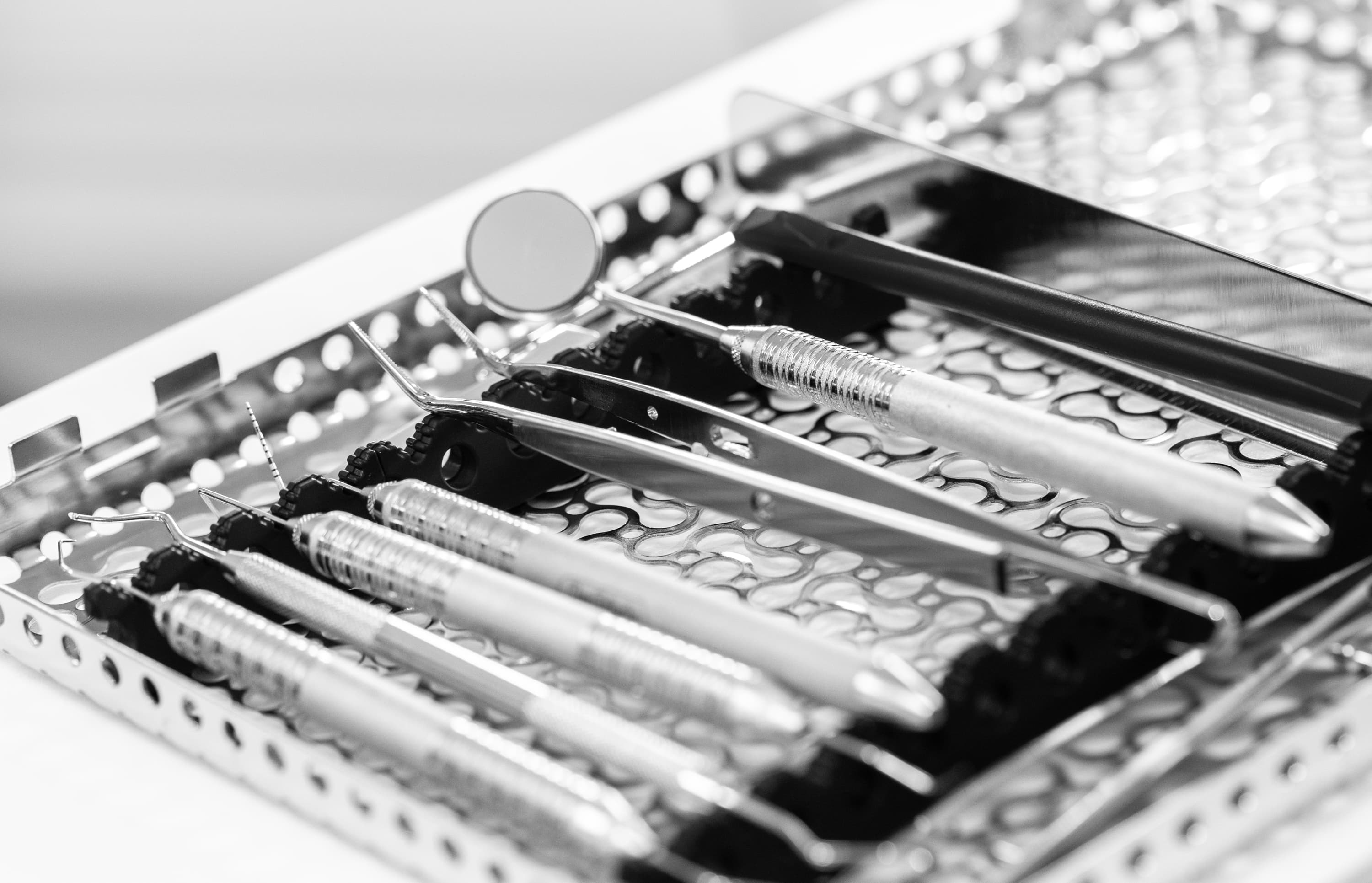 Dental diagnostic instruments arranged on a sterilization tray for clinical pain evaluation